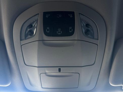 Used 2024 Chrysler Pacifica Touring-L image 42