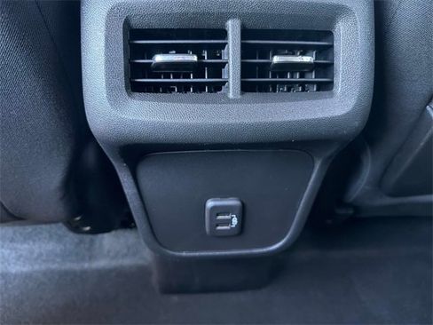 Used 2023 GMC Terrain SLE w/ Driver Convenience Package image 14