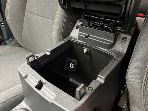 Used 2025 Jeep Wrangler Sport AWD/4WD image 27