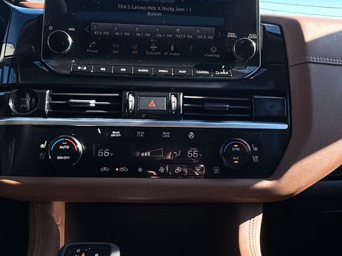 Used 2025 Nissan Pathfinder Platinum FWD image 27