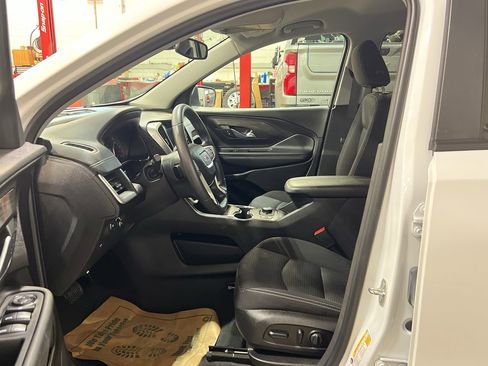 Used 2024 GMC Terrain SLE w/ Driver Convenience Package image 13