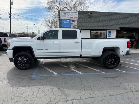 Used 2019 GMC Sierra 3500 Denali w/ Duramax Plus Package image 8