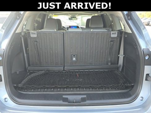 Used 2024 Toyota Highlander XLE image 8