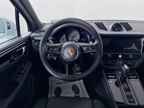 Certified 2025 Porsche Macan image 17