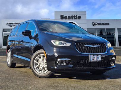 New 2026 Chrysler Pacifica Select