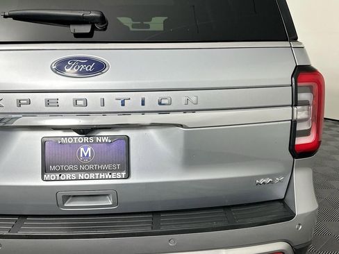 Used 2023 Ford Expedition Max Limited image 14