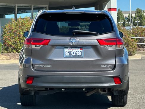 Used 2019 Toyota Highlander XLE AWD/4WD image 8