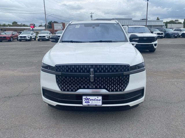 New 2025 Lincoln Navigator Reserve AWD/4WD image 9