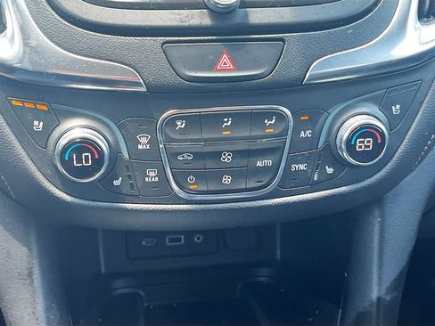 Used 2021 Chevrolet Equinox Premier AWD/4WD image 16