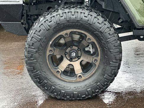 Used 2021 Jeep Gladiator Rubicon w/ Cold Weather Group AWD/4WD image 24