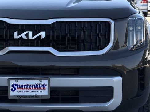 Used 2024 Kia Telluride EX w/ EX Captain's Chair Package FWD image 8