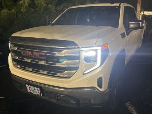 Used 2022 GMC Sierra 1500 SLE image 2
