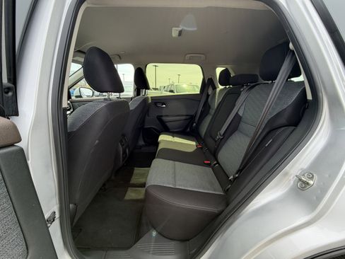 Used 2023 Nissan Rogue SV image 9