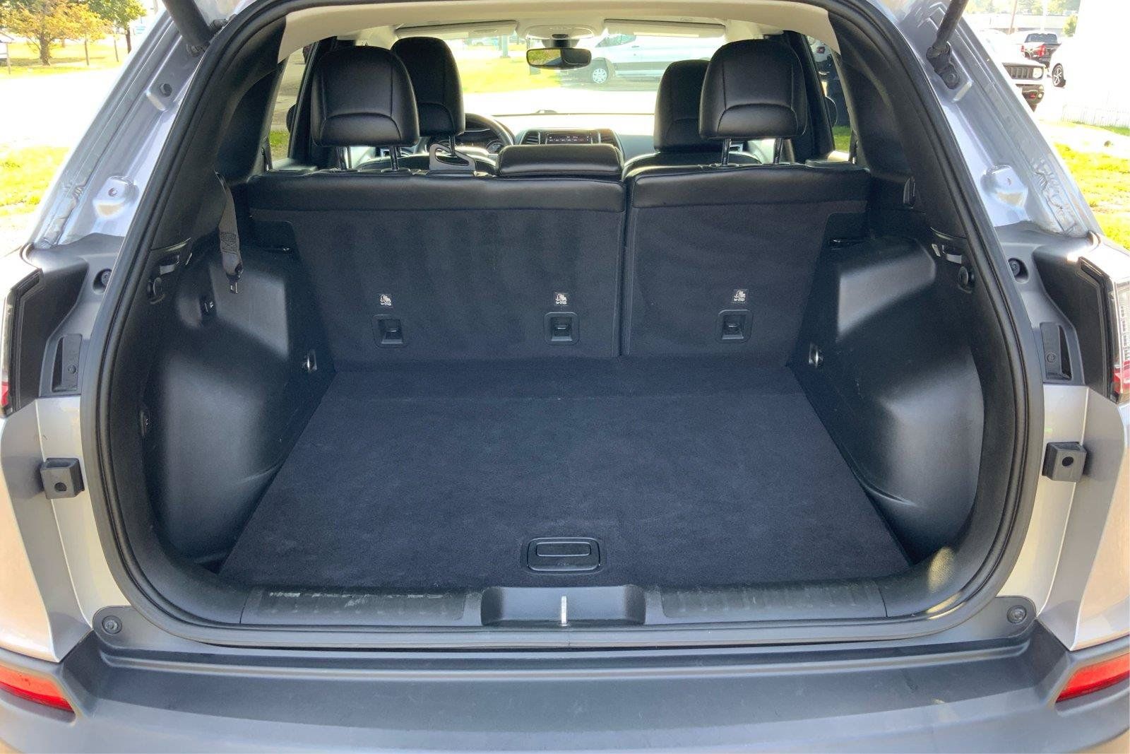 Used 2019 Jeep Cherokee Limited AWD/4WD image 12