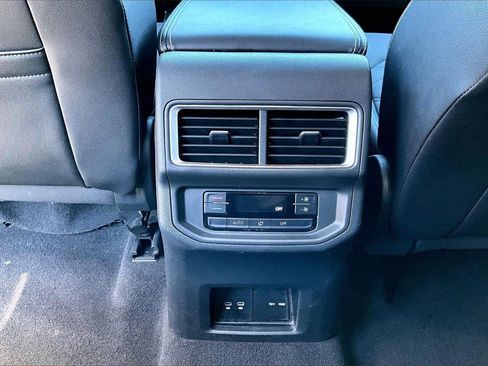 Used 2024 Volkswagen Atlas SE image 15