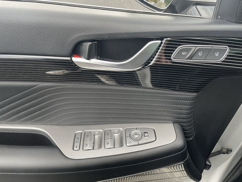 Used 2024 Hyundai Palisade Calligraphy image 24