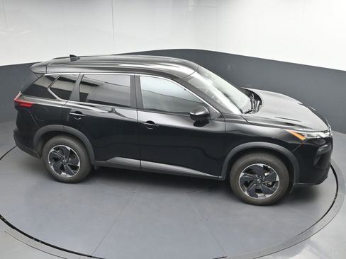 Certified 2025 Nissan Rogue SV FWD image 32