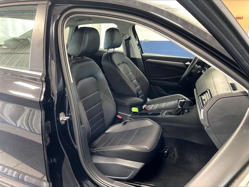 Certified 2024 Volkswagen Jetta SE FWD image 11