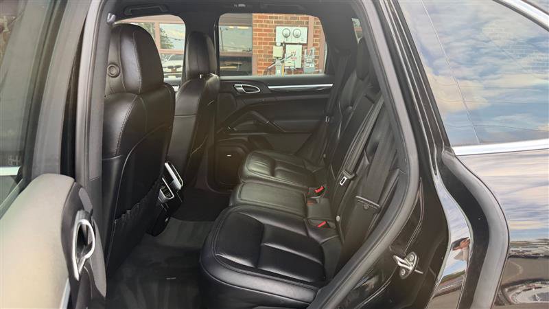Used 2016 Porsche Cayenne AWD/4WD image 19