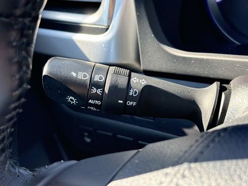 Used 2019 Toyota Highlander XLE AWD/4WD image 23