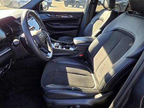 Used 2022 Jeep Grand Cherokee Altitude image 15