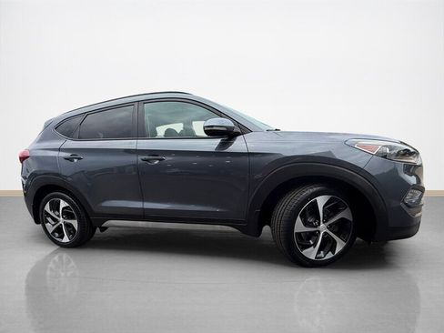 Used 2017 Hyundai Tucson Value AWD/4WD image 2