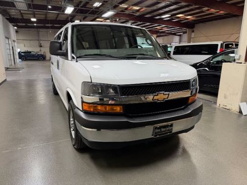 Used 2024 Chevrolet Express 3500 LT w/ LT Preferred Equipment Group RWD image 6