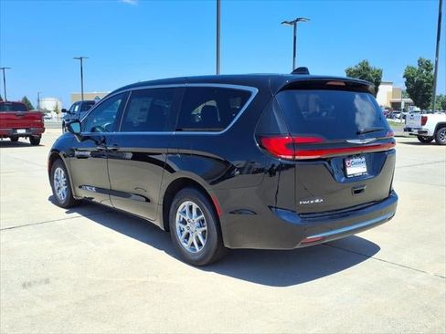 New 2026 Chrysler Pacifica Select FWD image 44