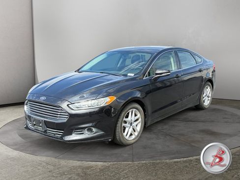 Used 2015 Ford Fusion SE w/ Equipment Group 202A FWD image 3