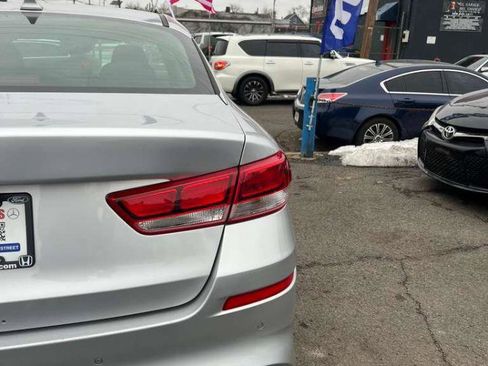 Used 2020 Kia Optima LX image 10