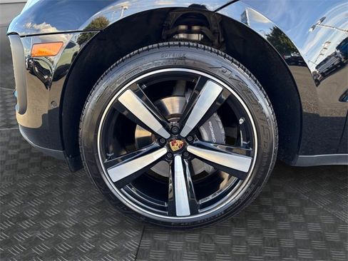 Used 2022 Porsche Macan image 14