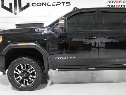 Used 2022 GMC Sierra 2500 AT4 w/ AT4 Premium Plus Package AWD/4WD image 4