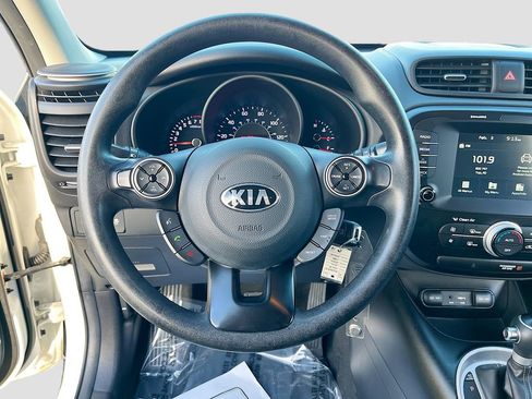 Used 2018 Kia Soul + image 11