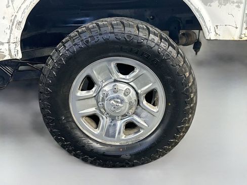 Used 2018 RAM 2500 Tradesman w/ Chrome Appearance Group AWD/4WD image 32