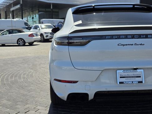 Used 2022 Porsche Cayenne Turbo AWD/4WD image 11