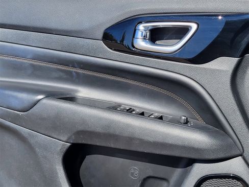 Used 2023 Jeep Compass Limited image 21