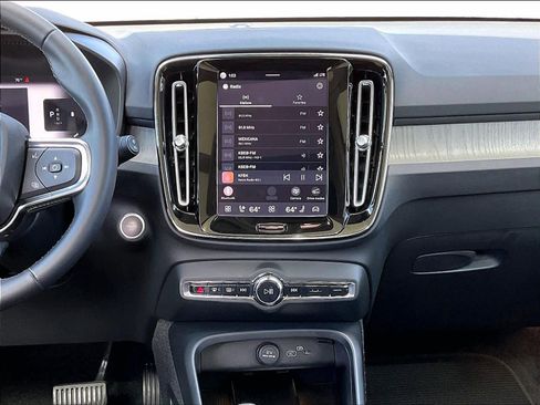 Used 2023 Volvo XC40 B5 Plus w/ Protection Package Premier image 8