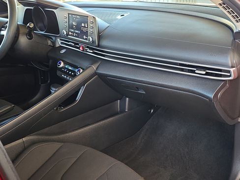 Used 2023 Hyundai Elantra SEL w/ Preferred Accessory Package FWD image 28