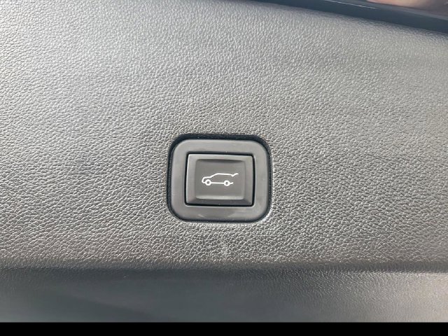 Certified 2023 Cadillac XT6 Luxury w/ LPO, Floor Liner Package AWD/4WD image 29