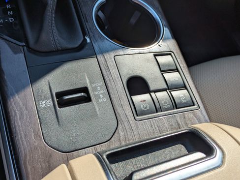 Used 2023 Toyota Highlander Limited image 19