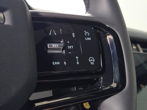 Used 2026 Land Rover Range Rover Evoque Dynamic SE AWD/4WD image 24