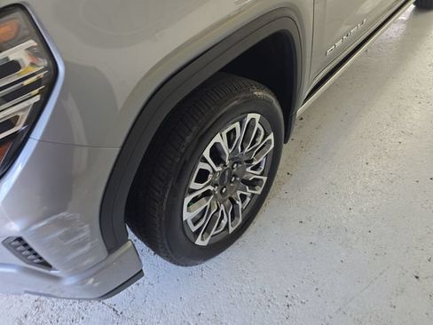 Used 2023 GMC Sierra 1500 Denali Ultimate AWD/4WD image 9