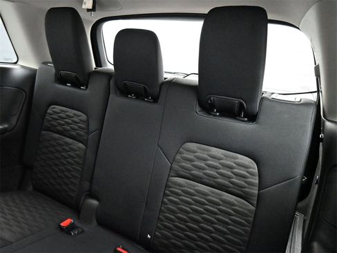 Used 2022 Nissan Pathfinder S image 16