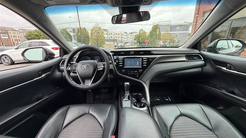 Used 2019 Toyota Camry SE FWD image 18