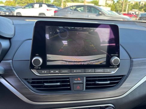 Used 2025 Nissan Altima 2.5 SV FWD image 23