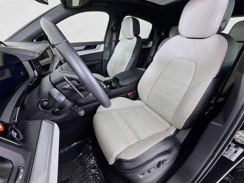 Used 2024 Porsche Cayenne Coupe image 5