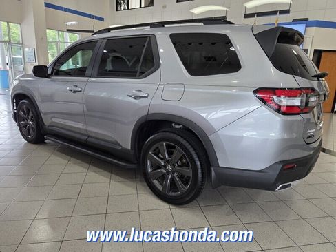 Used 2024 Honda Pilot Sport image 6