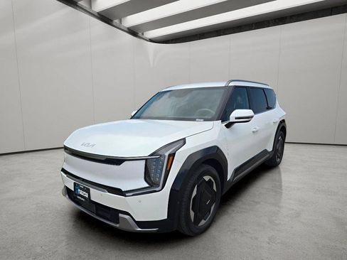 Used 2024 Kia EV9 Land AWD/4WD image 1