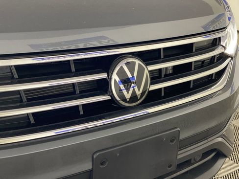 Used 2023 Volkswagen Tiguan SE AWD/4WD image 35