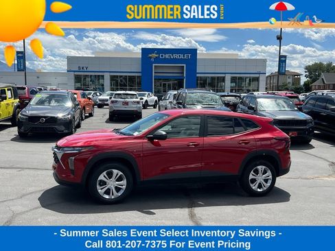 Used 2026 Chevrolet Trax LS FWD image 1